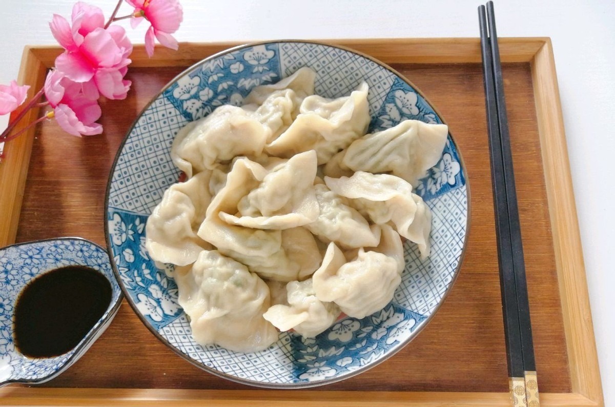 用茄子包饺子原来这么好吃,鲜美多汁还不油腻,比三鲜馅还好吃