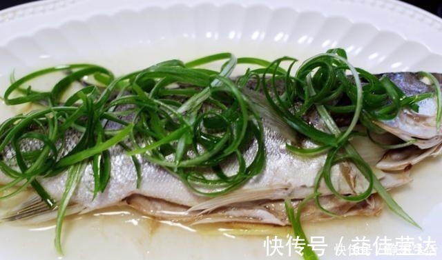 鱼不论怎么蒸都发腥牢记这2点,不腥肉嫩还很鲜