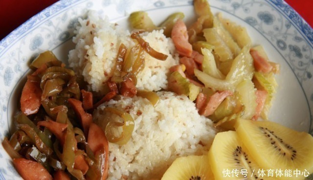 方便面|这3种“坑娃早餐”别给孩子吃了,不仅没营养,还可能会损害发育!