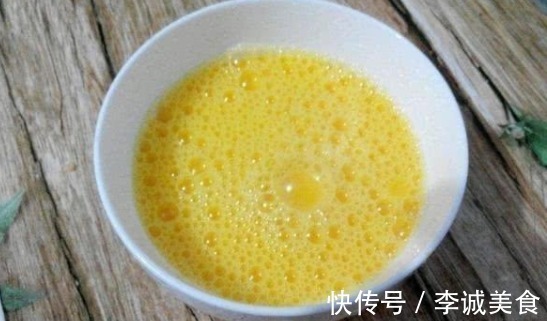 村口70岁奶奶，做“冲鸡蛋花”火了，不加盐和水，清热解暑喝不腻