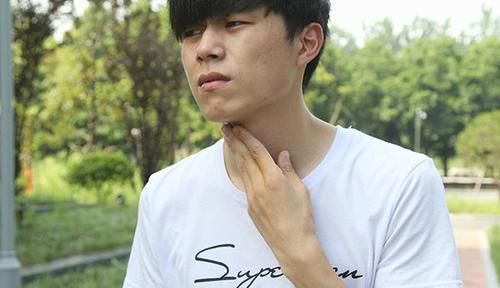 食道癌并非难察觉,喉咙出现3种不适,是在提醒你,很多人忽视了