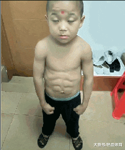 |搞笑GIF:这样翻锅菜都不会甩出来,真有两下