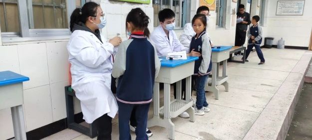 医务人员|桃源小学开展学生健康体检活动