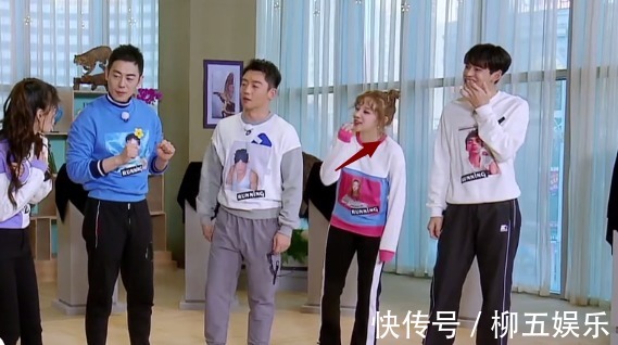 baby的牙齿上沾满口红，只有郑恺一人提醒，谁注意到宋雨琦在干嘛