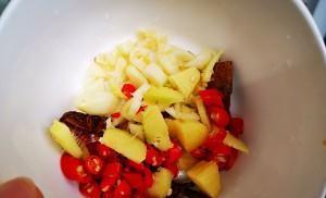 家常鸡肉菜谱,鸡翅根烧土豆,简单美味下饭,一道不错的家常菜