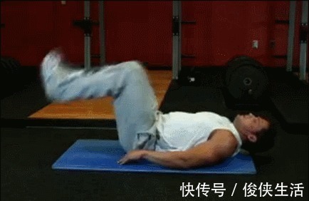 卷腹|卷腹锻炼中,做到3个方面,可以避免脖子酸痛