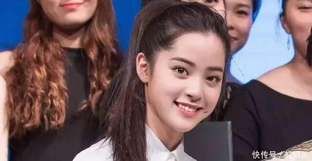 女生尽量别披头散发，试试最近很火的“女神扎发”，温柔还显气质