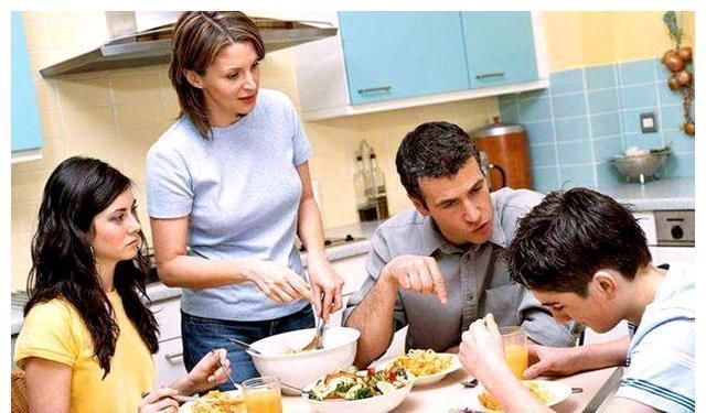 攀比|被逼迫的孩子有多“惨”有以下行为的父母,要及时改正