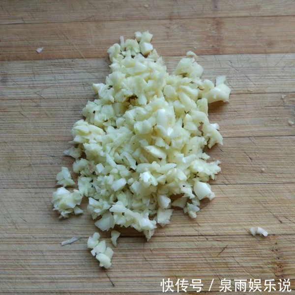 味道|大厨教你做酱烧茄子，味道鲜美，酱香浓郁，比红烧肉还要好吃很多