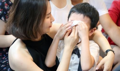 谁说男孩就得挫折教育了？再这样“口无遮拦”，会毁了他