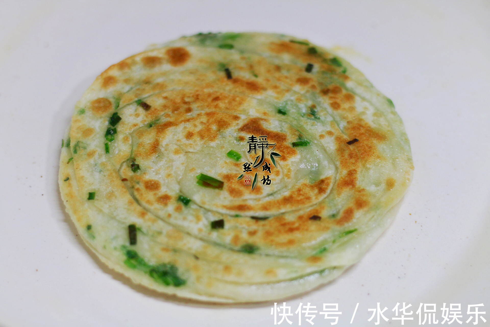 层次|葱油饼如此做，外脆里嫩层次多到数不清，边烙边吃，烙完也吃饱了