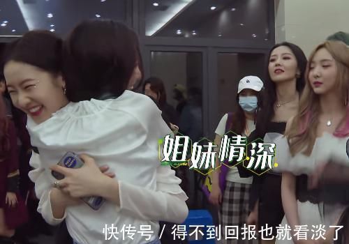 孟美岐嘱咐硬糖少女303成员，谁留意陈卓璇的位置熟不熟很明显