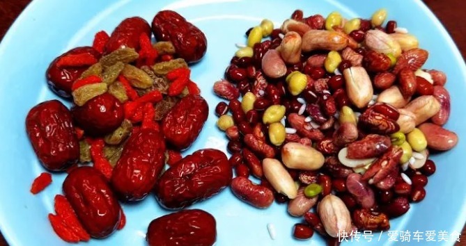 让我学做年夜饭，我能学会吧，大家拭目以待