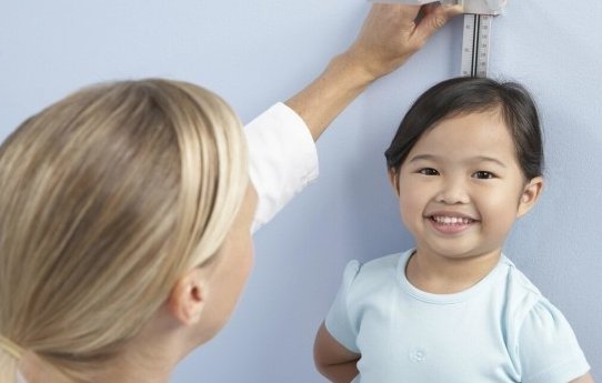 骨骼|孩子“停长”之前,骨骺线会给出3个提示,家长早发现能再长6厘米
