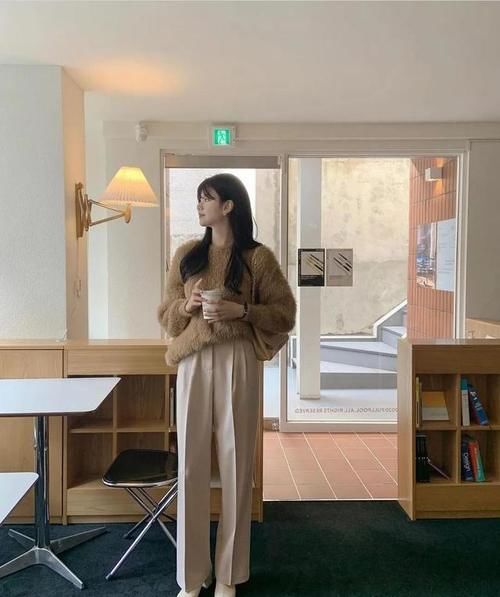 卫衣 + 靴子,毛衣 + 阔腿裤,这20套早春穿搭,好看极了