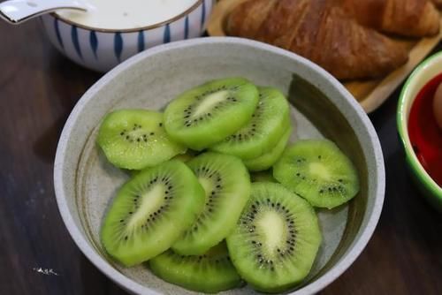 早餐不吃粥,牛奶面包更营养,晒晒我家孩子的早餐,美味又健康