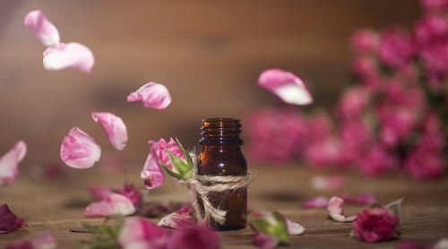 女人常喝玫瑰花茶，会收获3个好处，分享给大家3种玫瑰花的做法