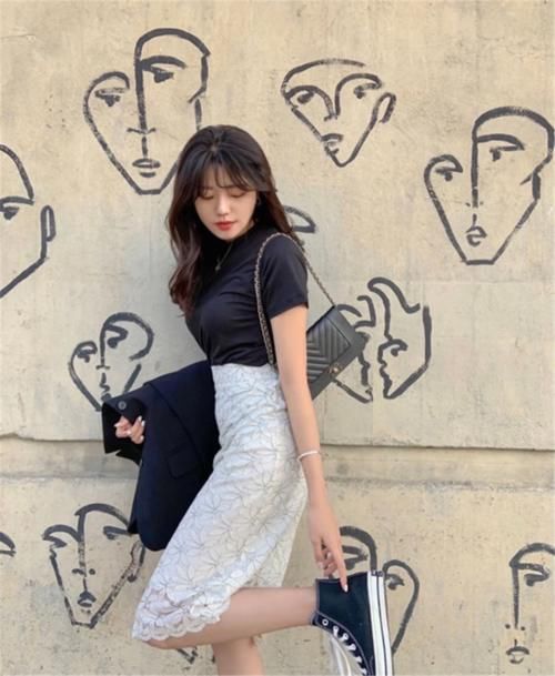 舒服的早春配舒服的穿搭，短上衣＋高腰下装，怎么穿都吸睛