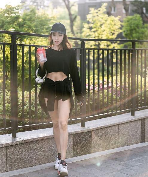 身材|39岁韩国辣妈,坚持健身5年,打造性感身材,成就冻龄女神