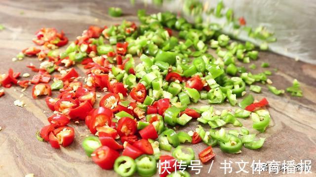名厨|终于找到香菜好吃的做法,香辣开胃又解馋,做一次能吃一个月