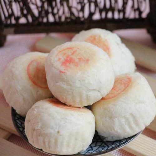  每天精选不同菜肴给大家，摆放好辣子鸡丁，生活需要的是一日三餐吃好