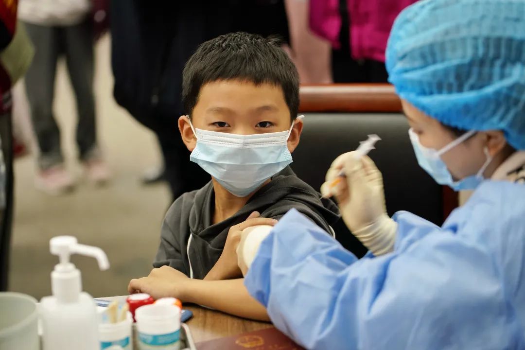 新冠疫苗|“一点都不疼”~丽水的萌娃们为接种新冠疫苗献上一“臂”之力!