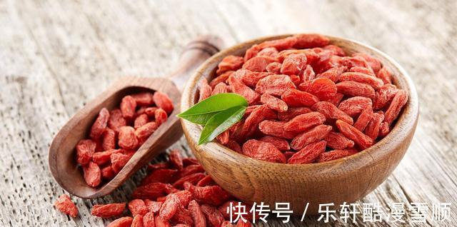 木耳|三味“阴阳双补”的中药,当“零嘴”吃,做生猛小老虎