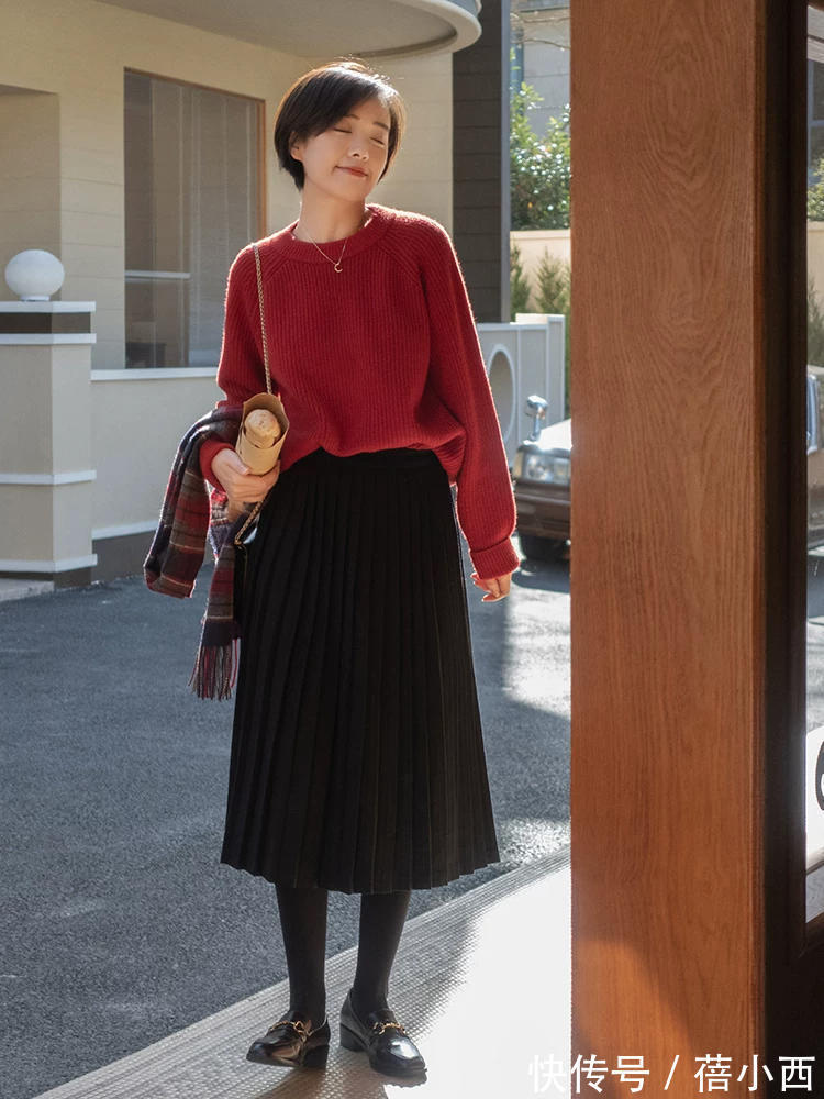 搭配 今年还是穿“毛衣”最时髦,搭配半身裙知性优雅,直筒裤简约高级