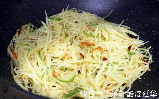 炒土豆丝加醋有讲究,不要放错时间!很多人胡乱放,难怪不好吃