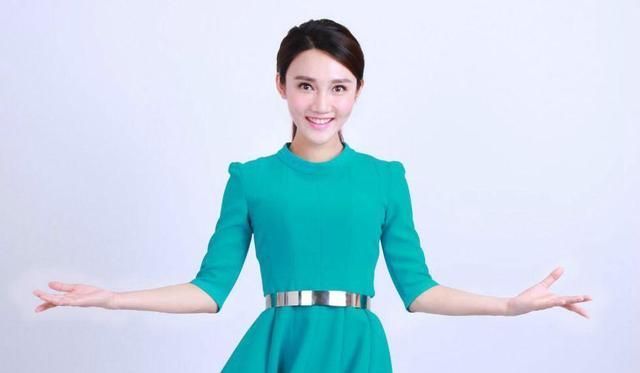 龙洋 中国诗词大会被龙洋主持出新高度,网友称赞她回答的三个问题