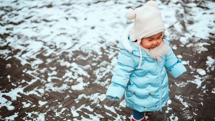 雪天|寒冬腊月嬉戏勿随意,儿童“玩雪”注意这两点,冬日里会更HIGH