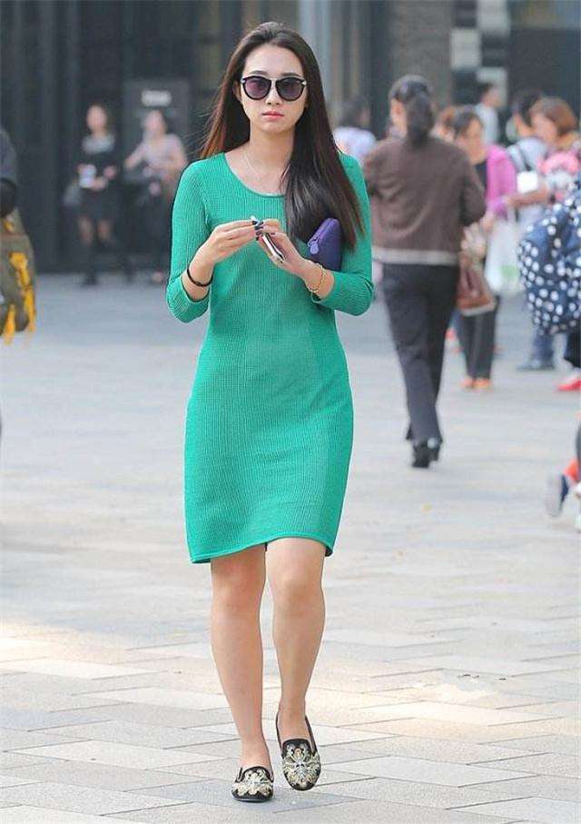 街拍: 图二的闺蜜争奇斗艳, 图一最有争议