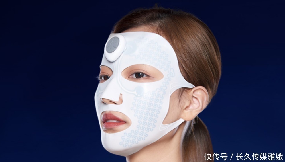 pol她给粉丝推荐几十块钱的平价产品,浴室里用的却是万元面霜?