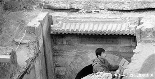 古墓|北京发掘李莲英墓,专家用一根钢丝巧破机关,挖出一具红色棺材