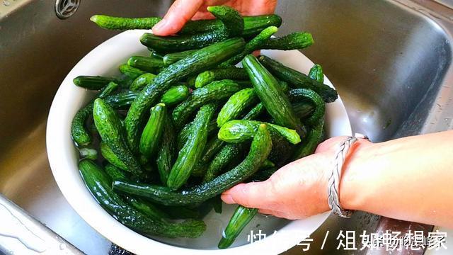 饭店|此菜遇到了别错过，平时有钱买不到，1块钱买2斤，简单一做特香