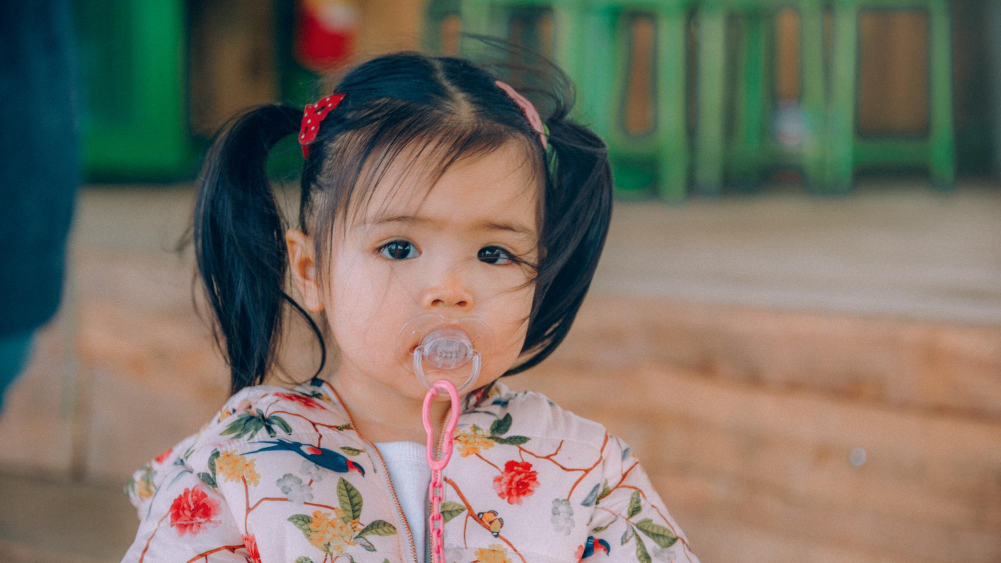 娘仨|夫妻离婚,双胞胎女儿一人得一个,半年后再见面,宝妈表情凝固