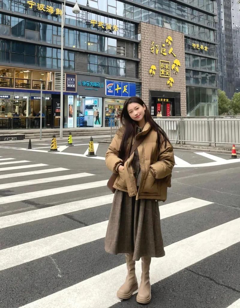 羽绒服+裙子=2021年最王炸组合,早穿早美!