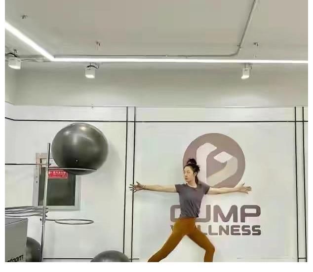 身材|白百合体重狂飙难控制！健身房苦练表情痛苦，体重超标麒麟臂抢镜