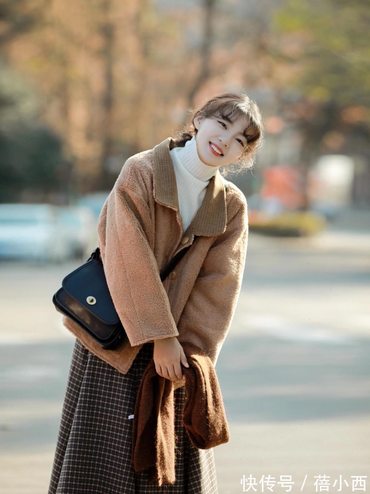 羊羔毛外套 怕冷的女生建议多穿羊羔毛外套,搭配半身裙洋气,搭配牛仔裤时髦