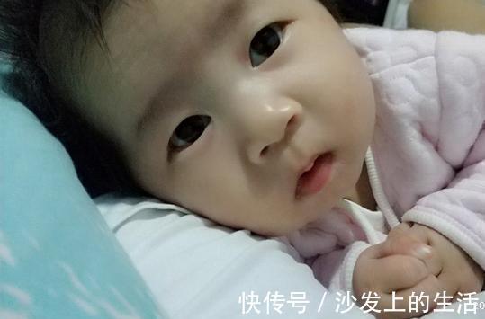 监控|宝宝睡醒后,监控拍下保姆手上一个举动,宝妈回去就给她涨工资