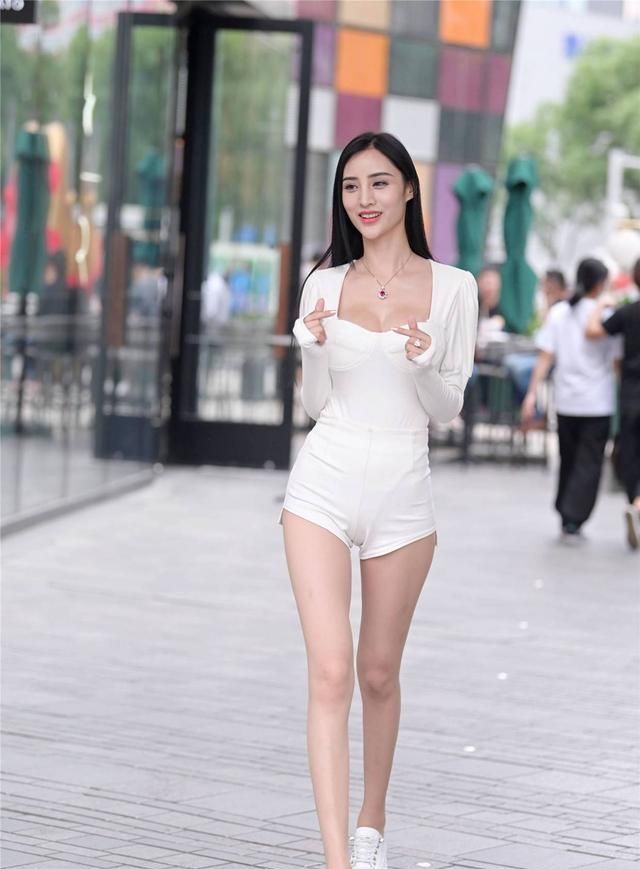 短裤|都说骨感身材大家喜欢，苗条身材怎么搭配都好看，真是这样么？