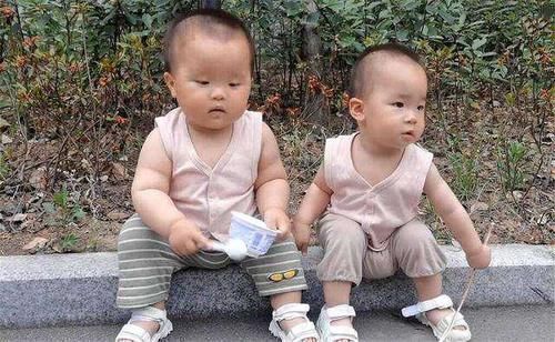 孩子|喝“母乳”和喝“奶粉”的孩子,一年后差距明显,事实胜于雄辩