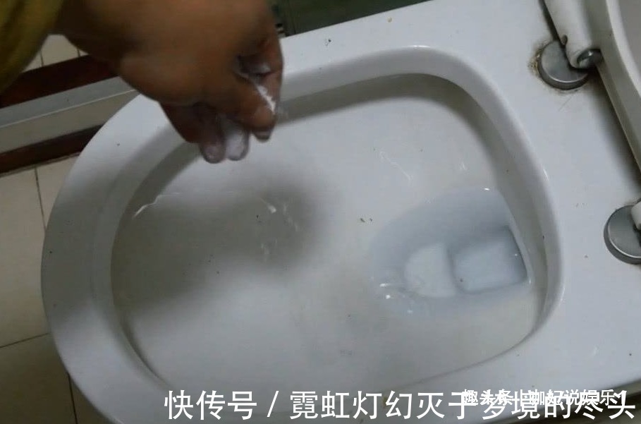 黄渍|马桶里撒一把,不管多脏多厚的黄渍,一刷就干净,真的太省事了