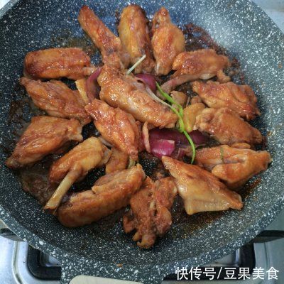 鸡中翅|大厨教你这么做不用放油的鸡中翅，分分钟就可以学会