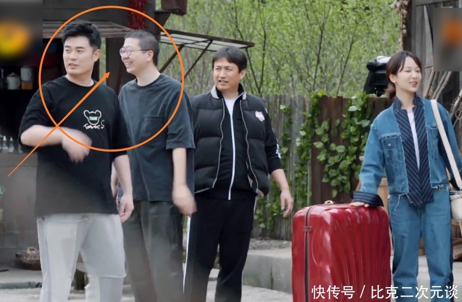 手软|陈赫李诞还没走,蘑菇屋又迎来一位女嘉宾做客,抓起鸡来还不手软