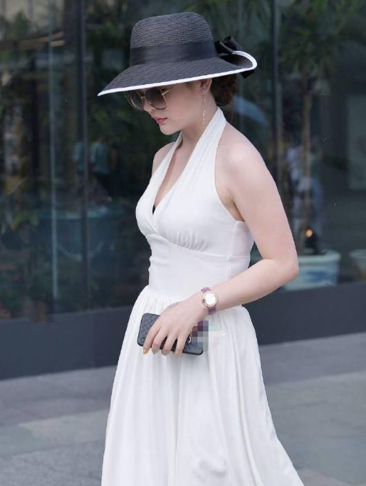 让我们|老六街拍集如果你想成为人群的主角,一件连衣裙,或许就行了