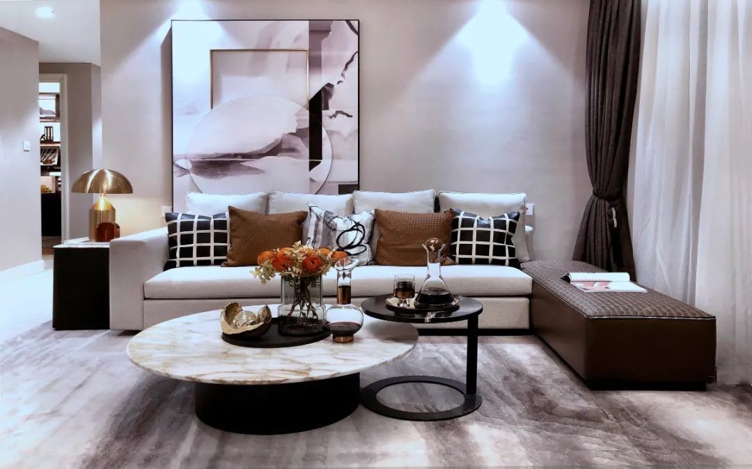 软装|180㎡现代时尚,中性色的空间,暗橙色点缀,带来稳重端庄的氛围