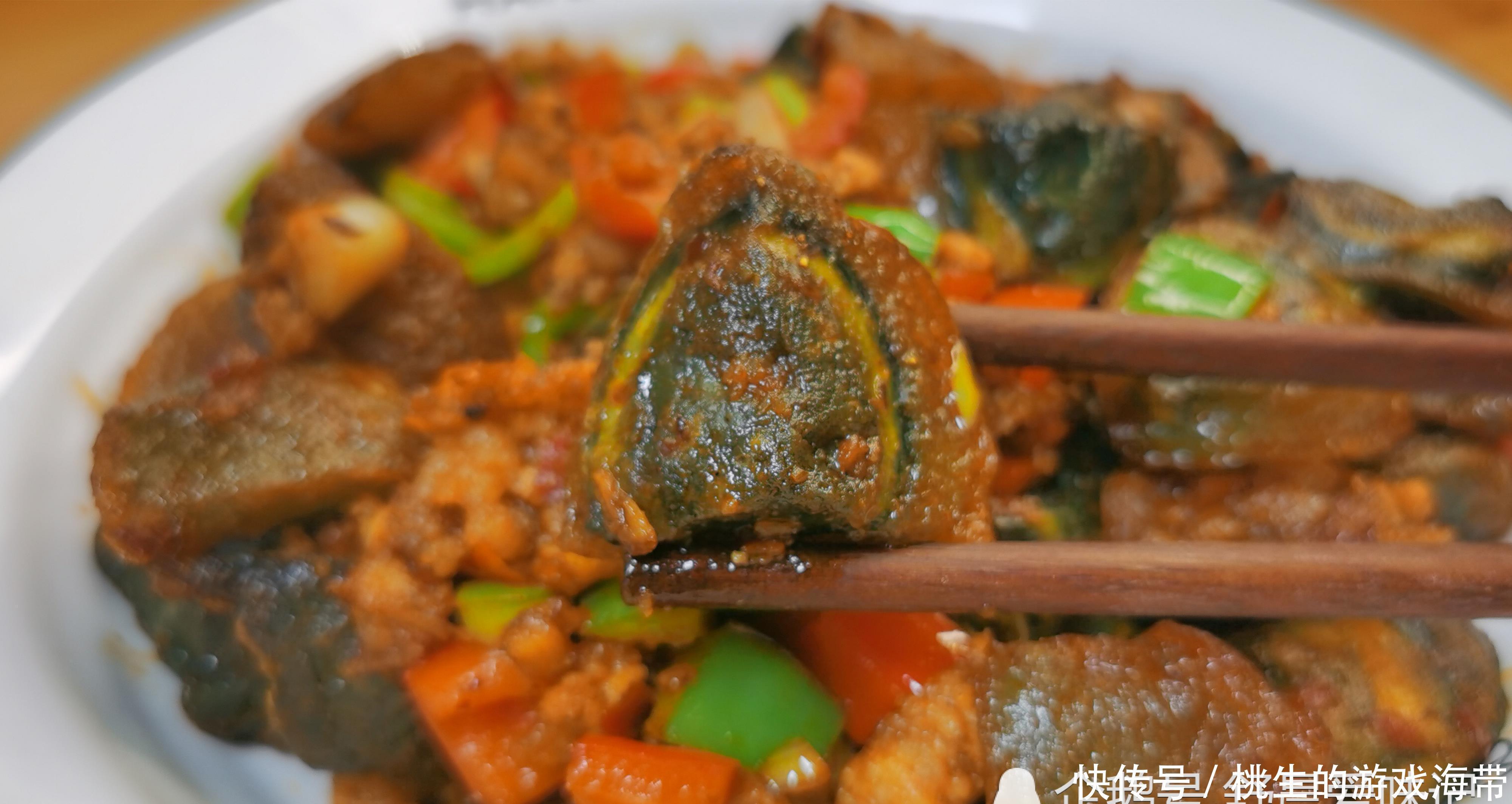 凉拌|皮蛋别只凉拌了，搭配肉末炒一炒，外焦里嫩无腥味，好吃下饭