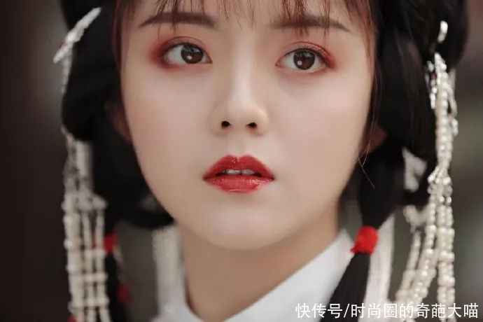 对襟衫&难得一遇的宝藏女孩！一人演绎出了四大美女，火遍国内走出世界