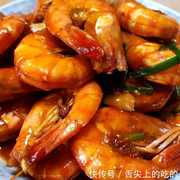 油焖大虾这样做,色泽红亮,虾肉嫩弹,快来看看吧